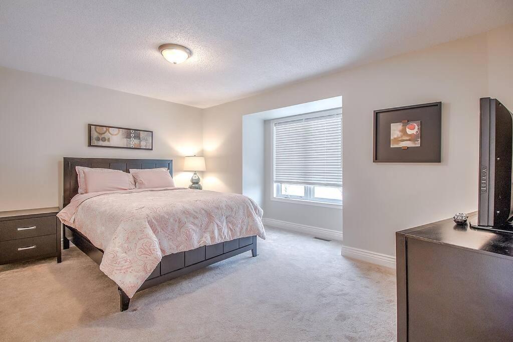 Lovely 6Beds 4Baths Ac Mins To Dt Airport And Stores Sandringham Villa YYC Exterior foto