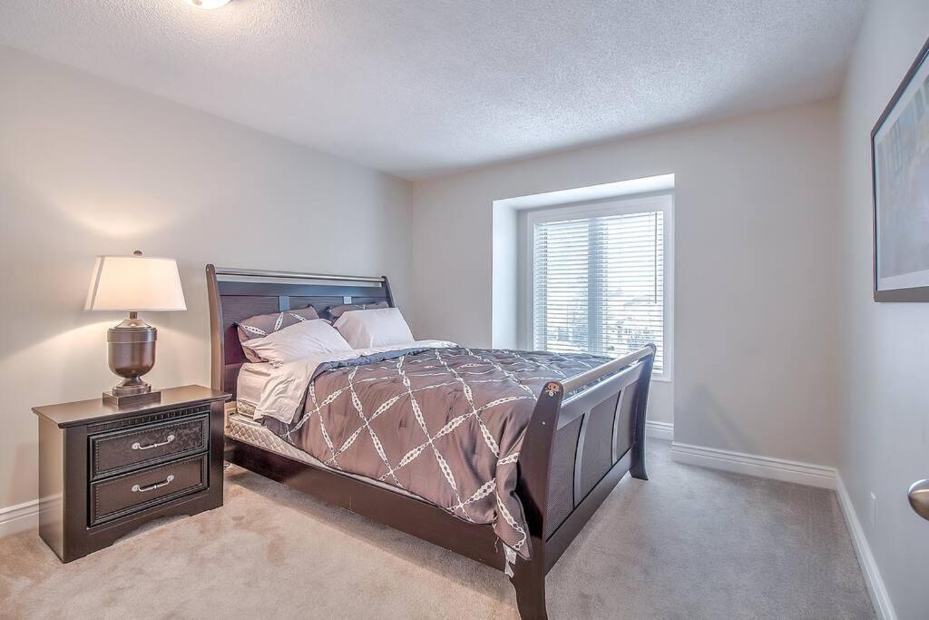 Lovely 6Beds 4Baths Ac Mins To Dt Airport And Stores Sandringham Villa YYC Exterior foto